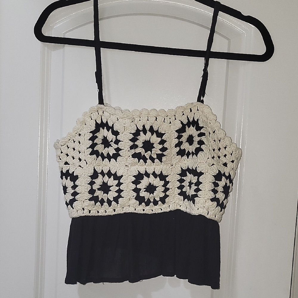 Rebellion Black and Cream bold Patterned Crochet Crop Top sz. M Spaghetti strap